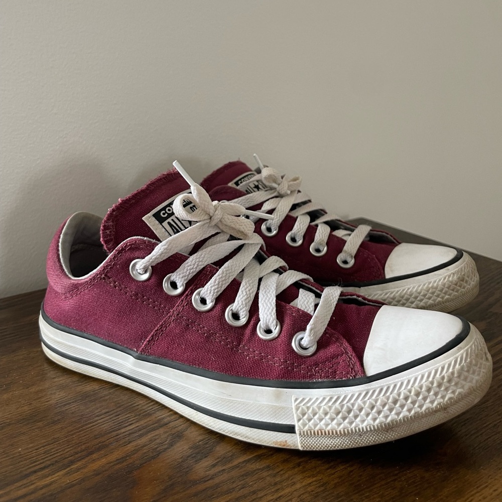 Women’s Converse burgundy